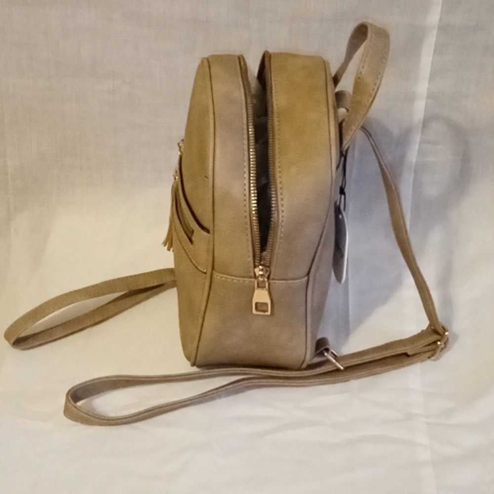 Backpack - Picture 3 of 3